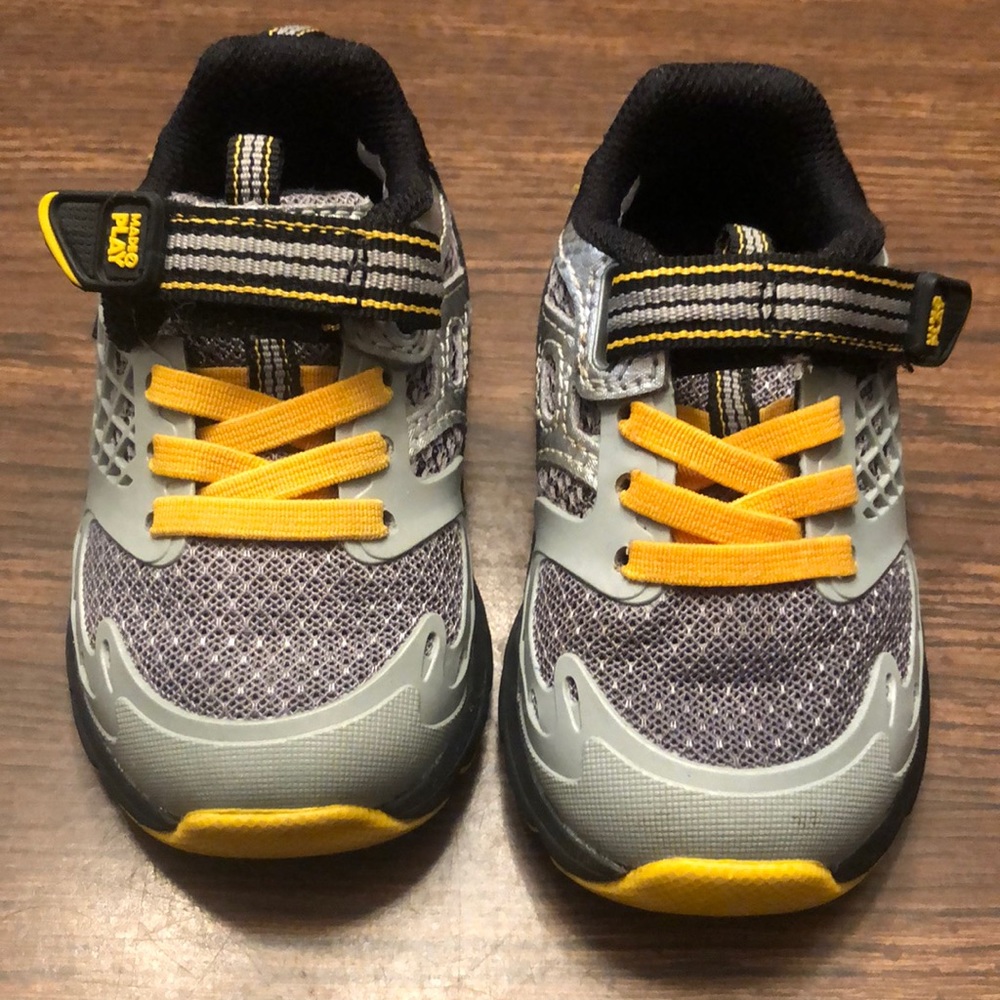 Stride Rite Made to play size 4.5 toddler shoe